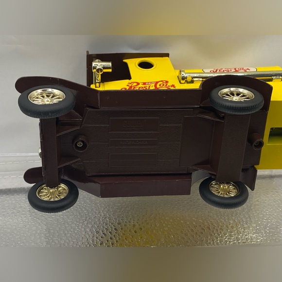 “Pepsi Cola” Vintage “Ford Model T” Delivery Truck - Die Cast 1:64 Scale - Picture 7 of 8